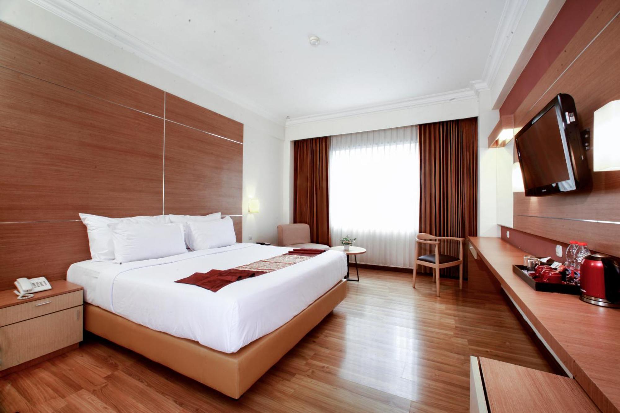 Grand Inna Tunjungan 4*