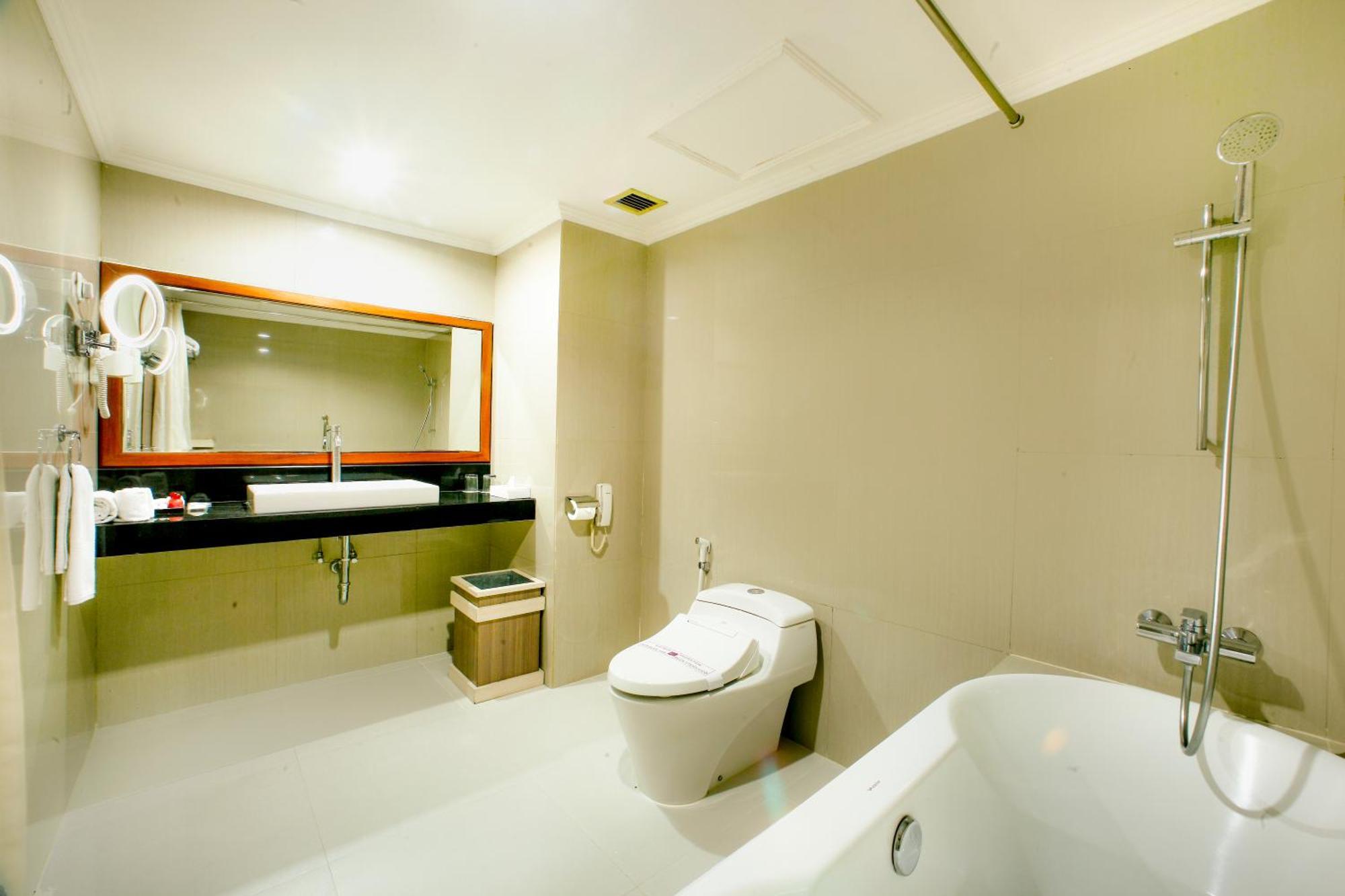 Grand Inna Tunjungan 4*