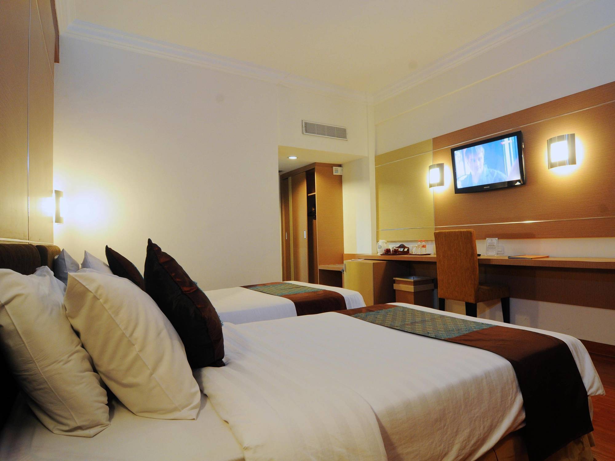 Hotel Grand Inna Tunjungan 4*